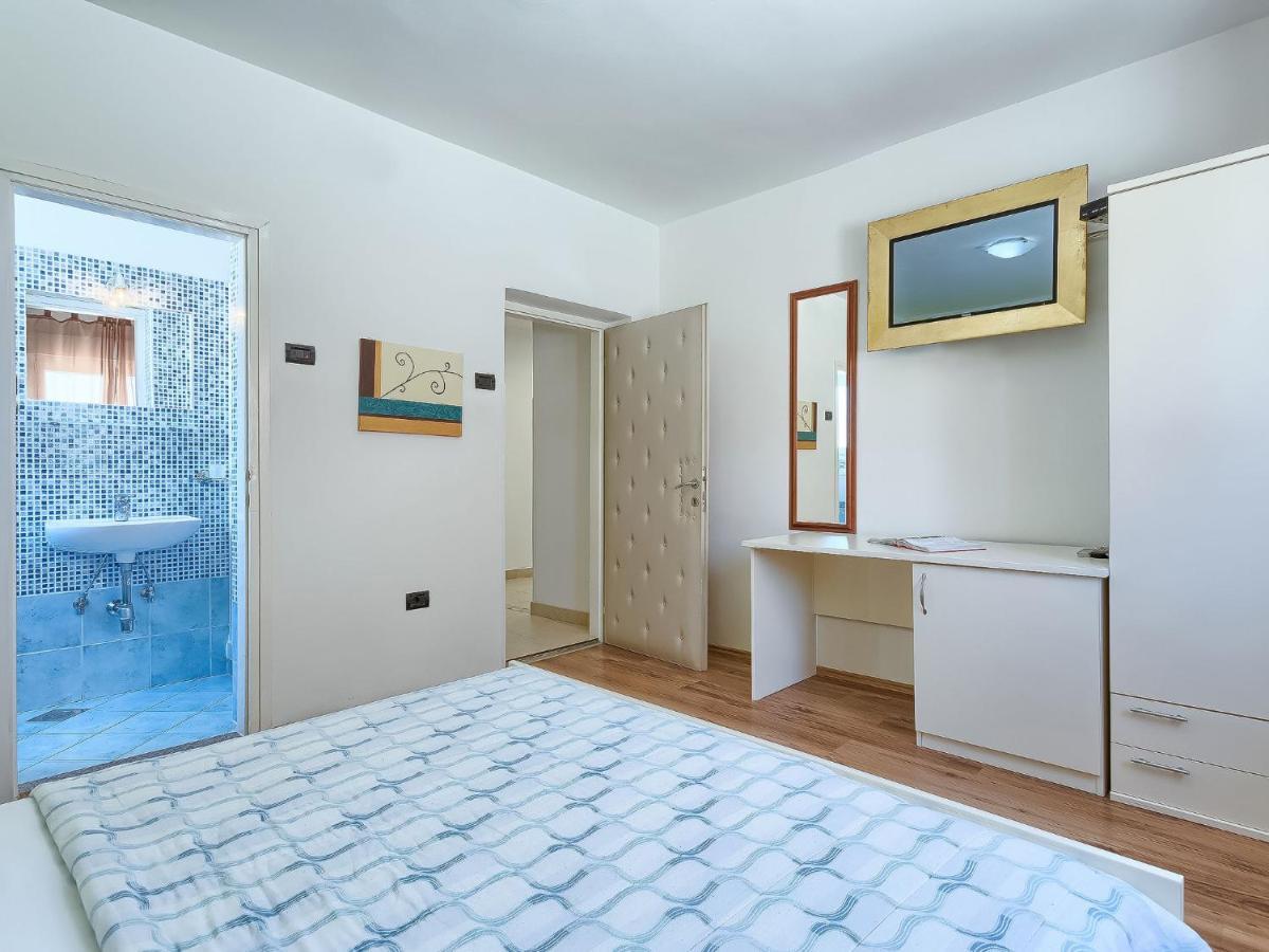 Apartment Nika-12 By Interhome Umago Esterno foto